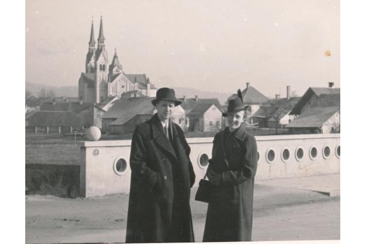 Fotografija: Zakonca Stiplovšek leta 1939 v Trnovem. Fotoarhiv Posavski muzej Brežice.