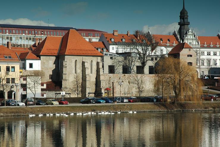 Pogled na mariborsko sinagogo z južne strani (foto Bojan Nedok)