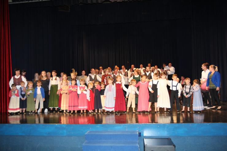 FOLKLORNI SKUPINI VRTCA IN ŠOLE SENOVO