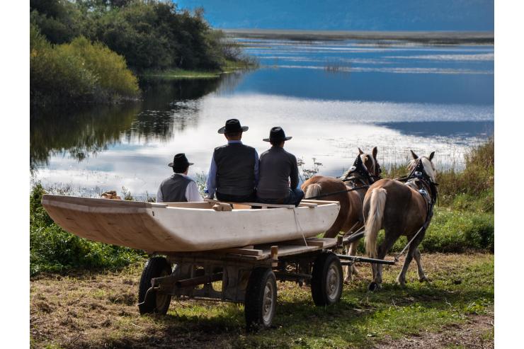 Splovitev devaka, Cerkniško jezero, arhiv PAJN HIŠA IZROČILA