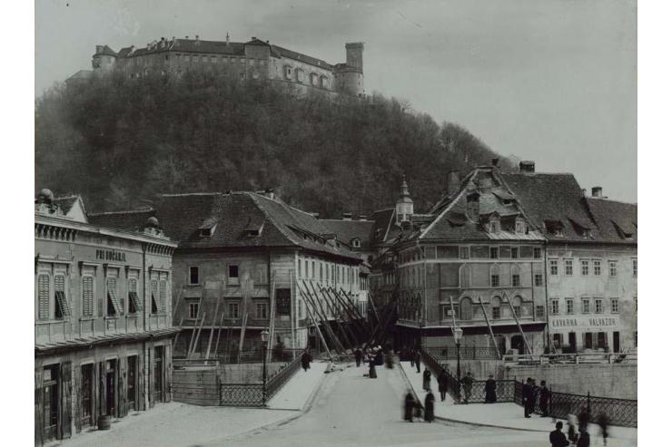 Ljubljana - pogled z Marijinega trga na Stritarjevo ulico