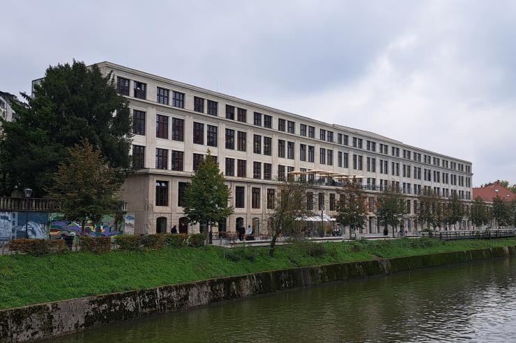 Današnji Center Rog v prostorih nekdanje tovarne koles
