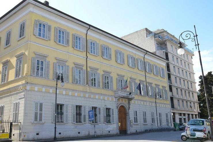 Državna knjižnica Stelio Crise v Trstu / Biblioteca statale Stelio Crise Trieste 