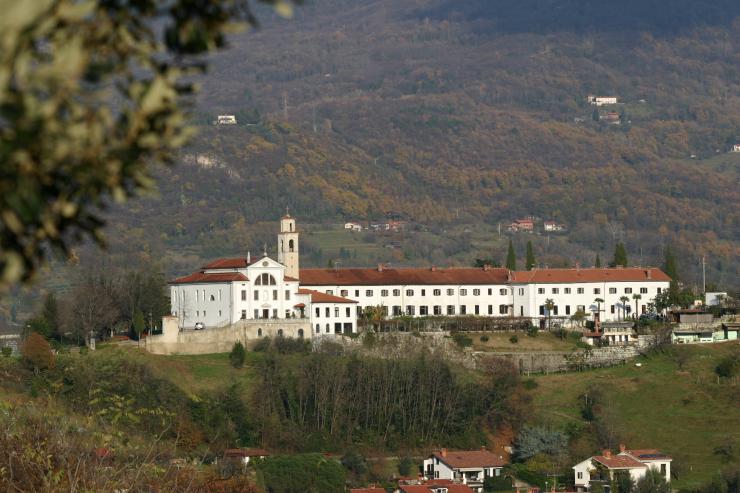 Pogled na samostan