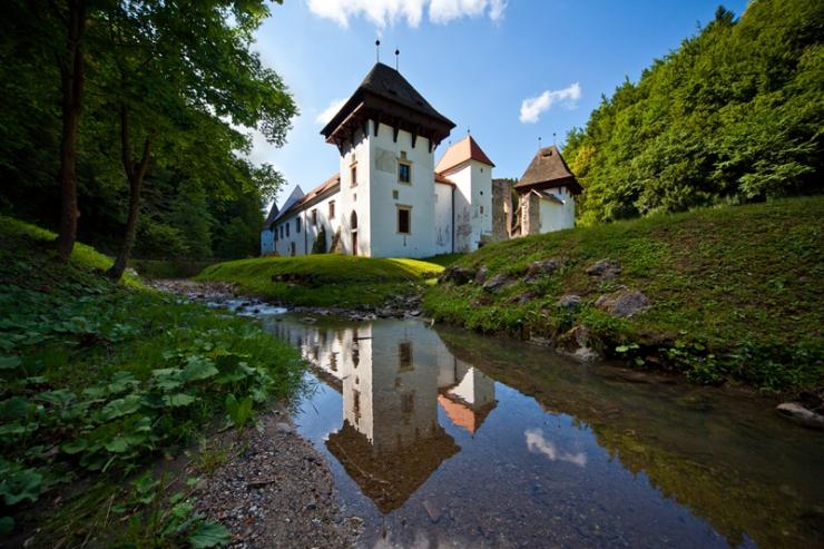 Žička kartuzija, tiha lepotica v Dolini svetega Janeza (FOTO: Jošt Gantar, www.slovenia.info)
