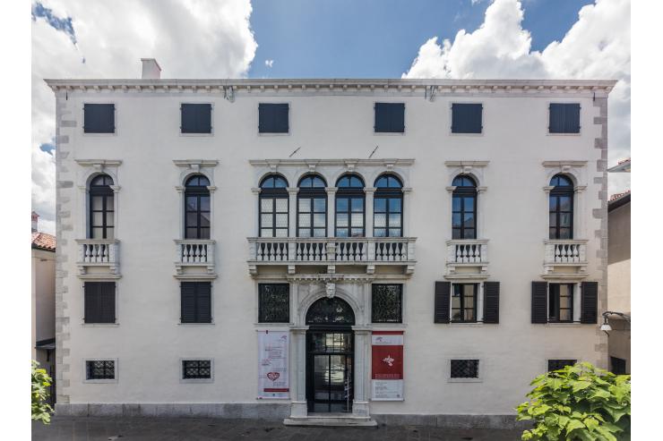 palača Belgramoni Tacco, sedež Pokrajinskega muzeja Koper