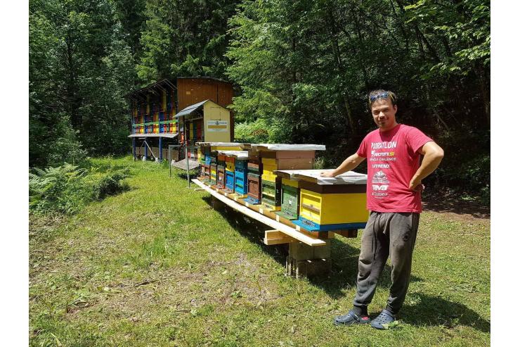 Beekeeper Čebelar Erik Luznar