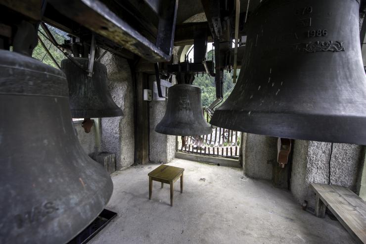 Štirje bronasti zvonovi v zvoniku na Koroški Beli. Foto: NIk Bertoncelj