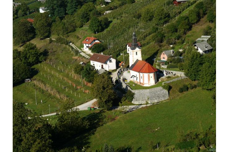 Cerkev sv. Tomaža v Gorenji Straži