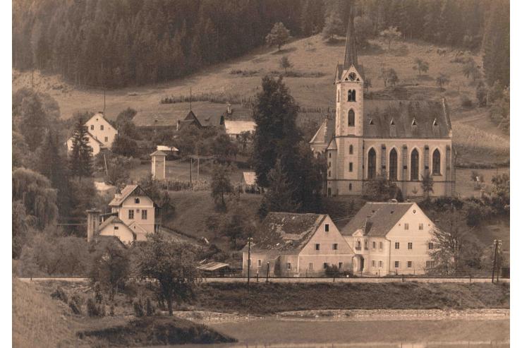 Pahernikovi hiši, elektrarna in cerkev sv. Lovrenca v Vuhredu