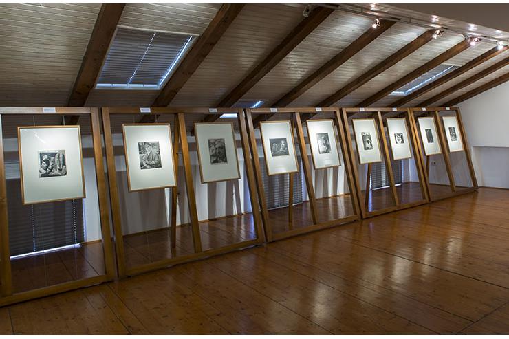 Pilonova galerija Ajdovščina - pogled na stalno zbirko, fotografski oddelek
