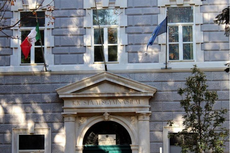 Trst, bivša cesarsko-kraljeva klasična gimnazija, danes pomorska šola Istituto nautico T. di Savoia