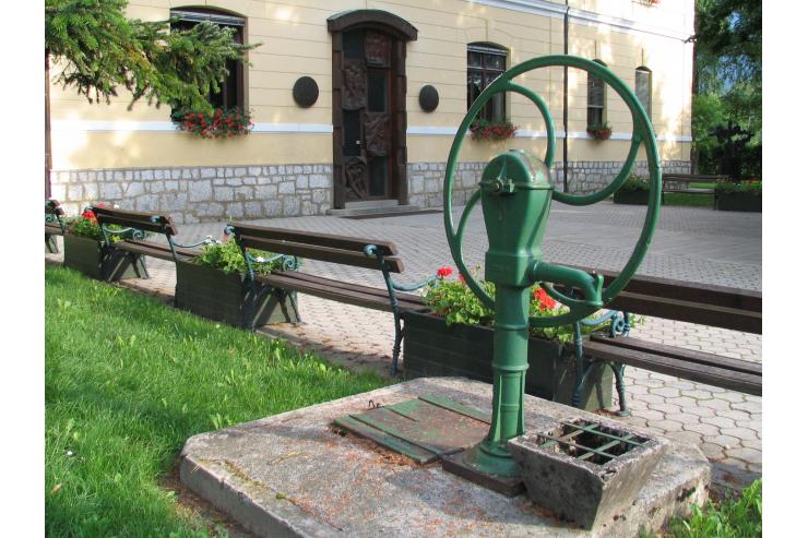 Šolski vodnjak - središče dogodkov pred šolo