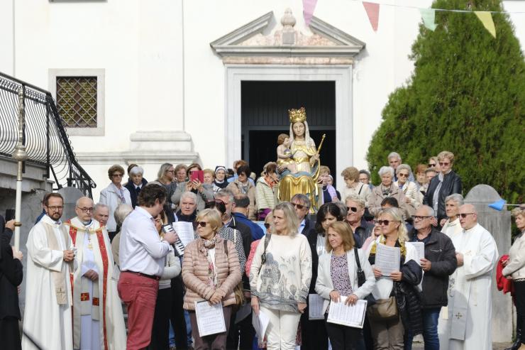 Začetek vaške procesije