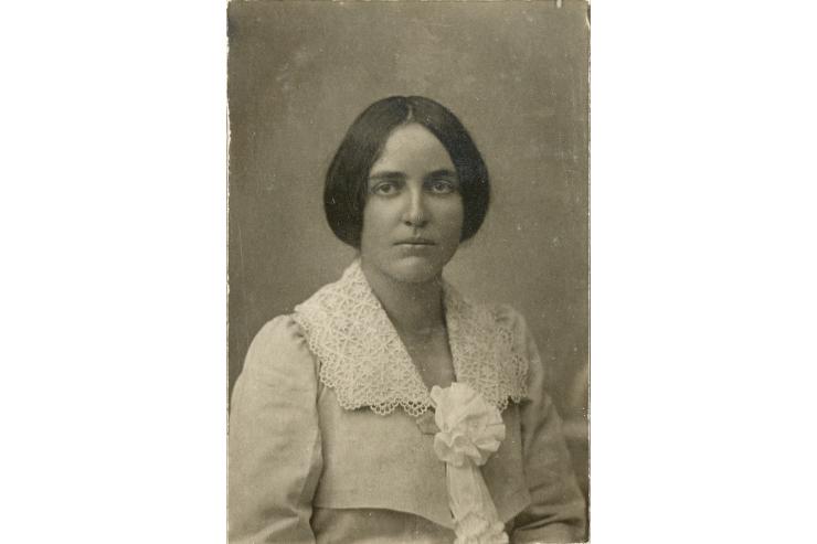 Zofka Kveder (1878-1926), zbirka upodobitev znanih Slovencev NUK
