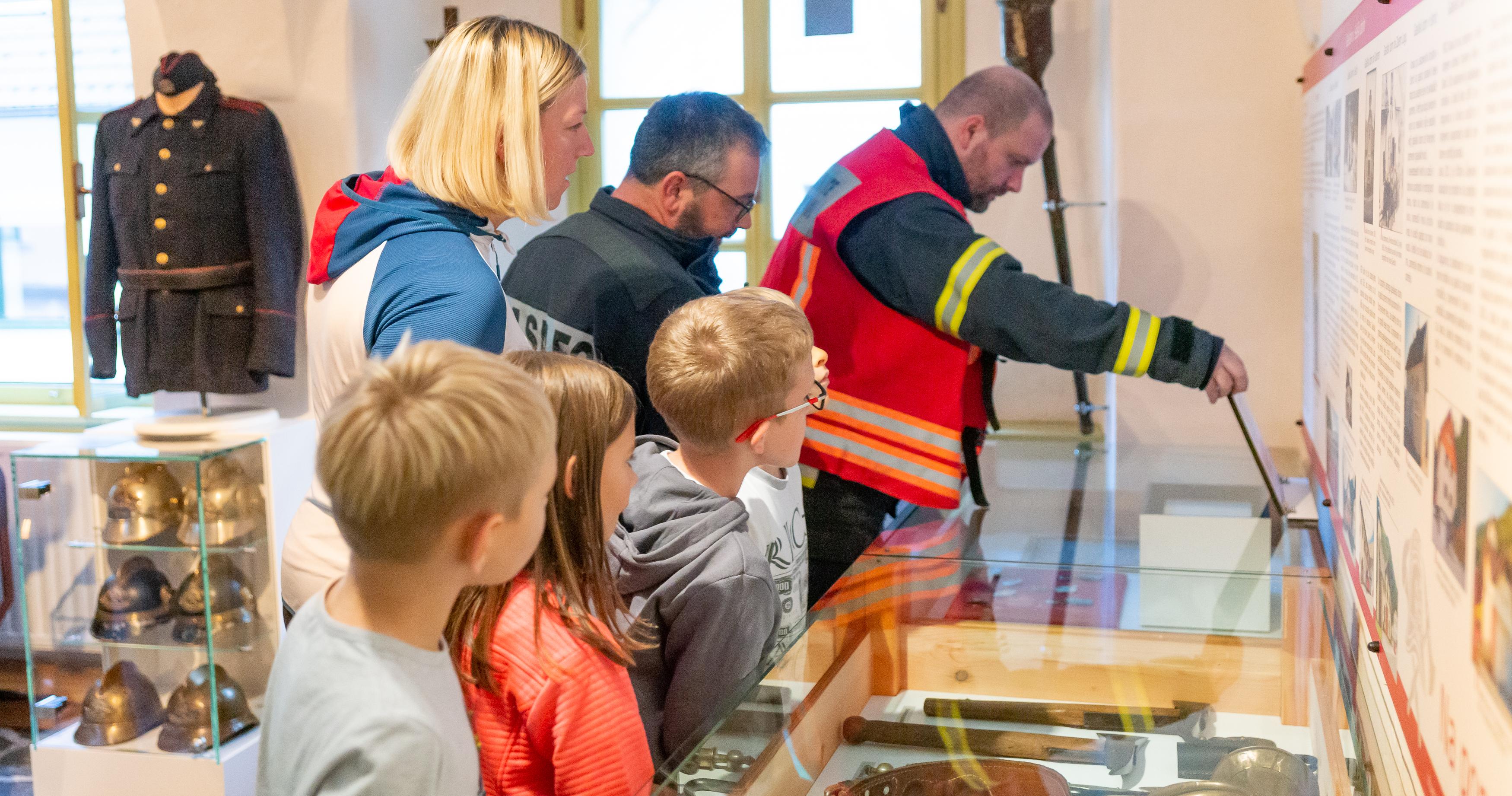 Odprtje prenovljene muzejske zbirke Od nočnega čuvaja do gasilskega društva in gasilska vaja reševanja iz muzeja v primeru nesredče