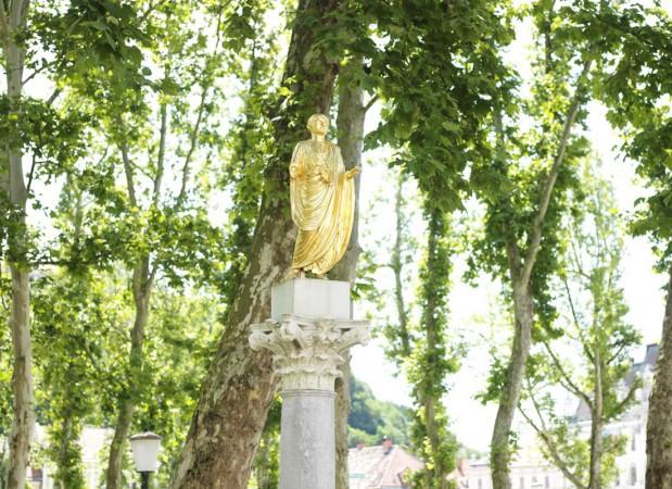 V okviru tedna kulturne dediščine, ki letos poteka pod sloganom Spoznavamo/varujemo/ohranjamo: Hodim po ljubljanskih ulicah …, so učenci 7. razreda OŠ Riharda Jakopiča spoznavali ulice naših prednikov; med sprehodom so si ogledali ostanke Emone.