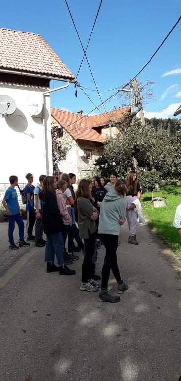 Spoznavamo, varujemo, ohranjamo: Hodim po ljubljanskih ulicah ... Projekt OŠ Riharda Jakopiča, Ljubljana